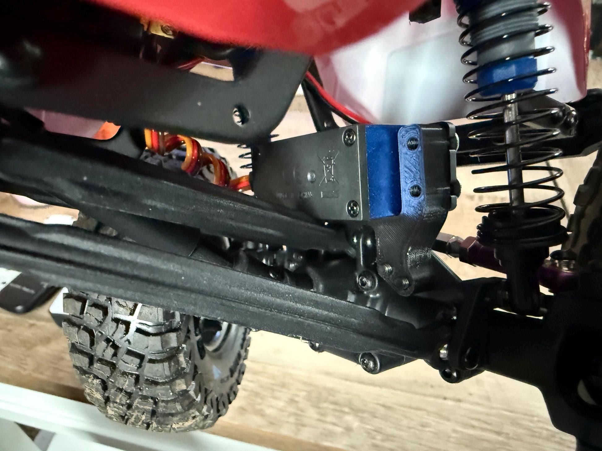 Element Enduro 12 Full Size Servo